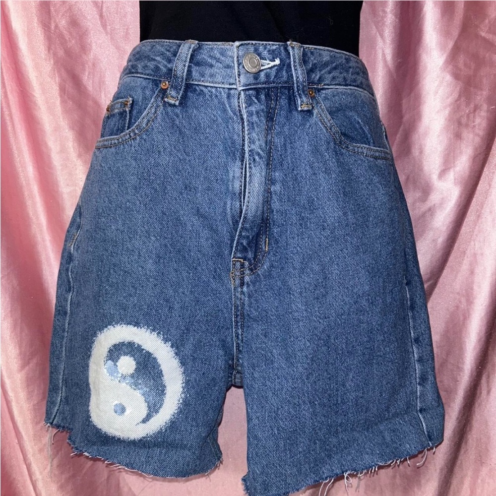 shorts with yin yang design